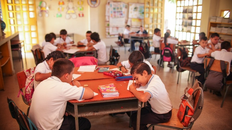 Así es el modelo de educación, reconocido por la ONU, que beneficia a estudiantes de más de 15 países